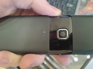 Illustration for article titled Nokia 8600 Luna In The Wild